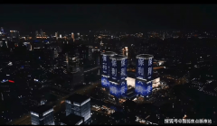 做人员的率领下参不雅样板房和楼盘现场